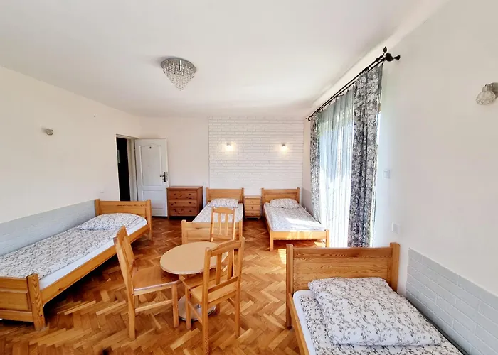 Hostel Rumiankowy - Airport Hostel Wrocław